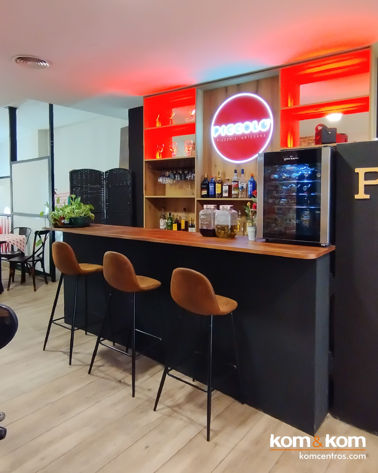 Barra y Botellero hecho a medida para Bar Restaurante Pizzería Yecla